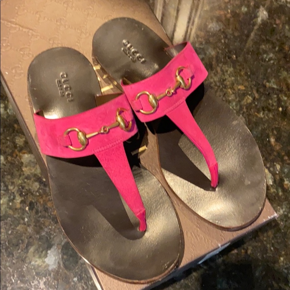 Auth. Gucci sandals sz 35 magenta color like new